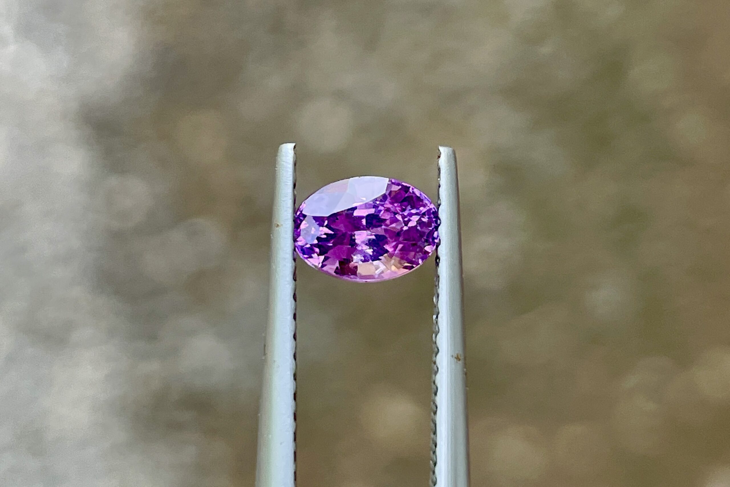 Unheated purple sapphire oval shape, 0.95 carats - Image 2