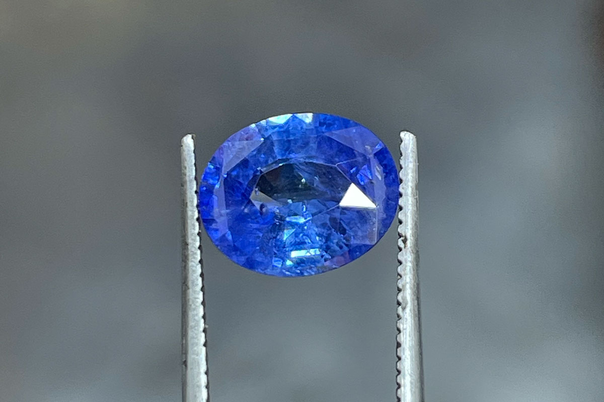 Blue sapphire oval shape, 2.24 carats