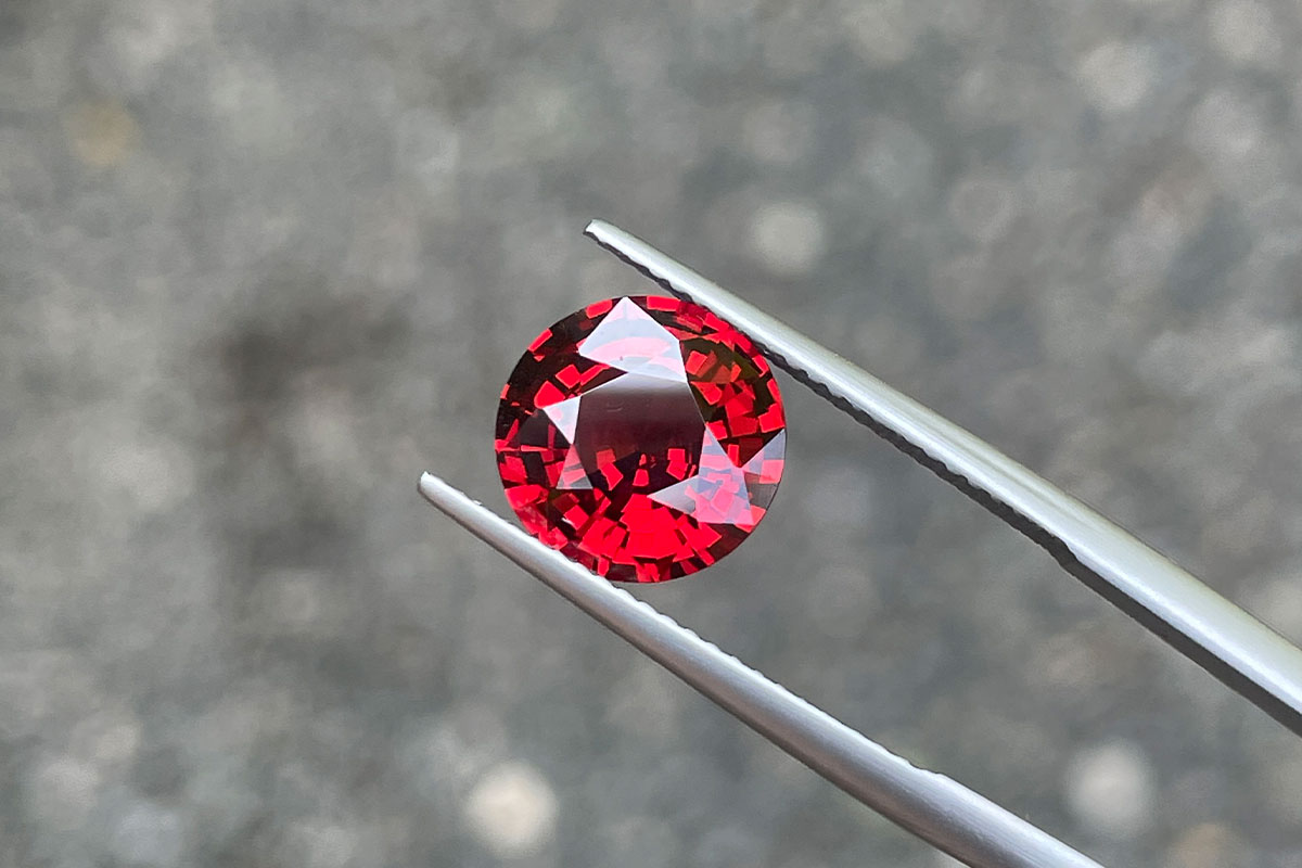 Garnet round shape, 3.60 carats - Image 2