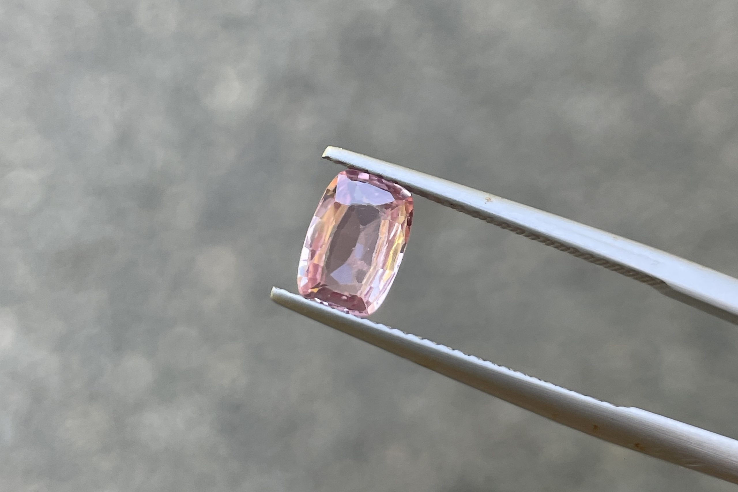 padparadscha sapphire cushion shape, 1.25 carats - Image 2