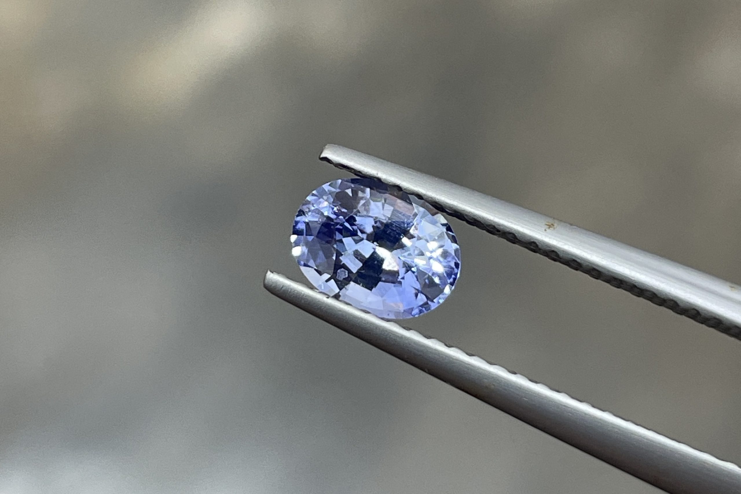 Unheated Blue sapphire oval shape,0.95 carats - Image 2