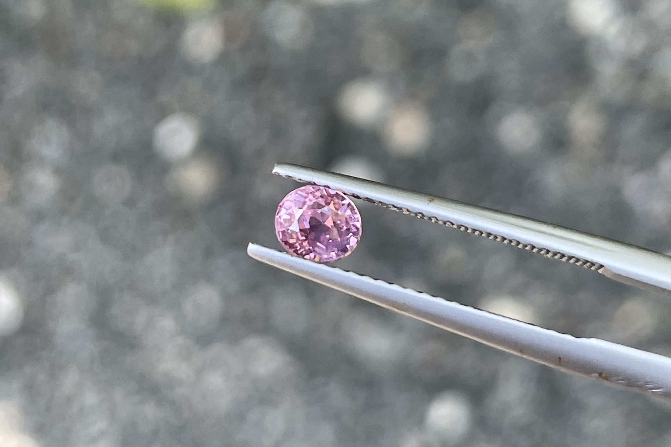 Unheated padparadscha sapphire oval shape, 0.85carats - Image 2